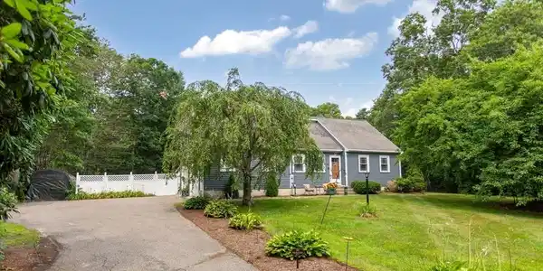 64 Dorothy Dr