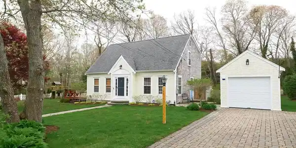 194 Old Colony Rd