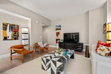 100 Lovejoy Wharf