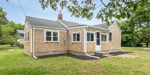 7 Angelica Ave