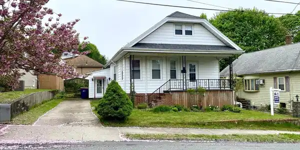13 Deane St