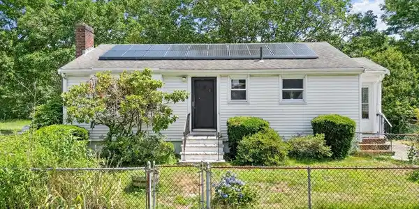 49 Bowes Ave