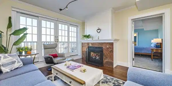 225 Derby St