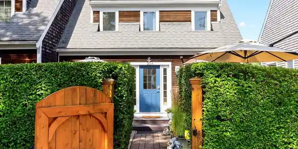 21 Priscilla Alden Road