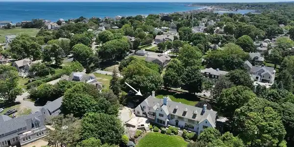 7 Baileys Causeway