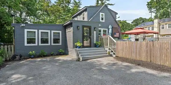 7 Essex Rd