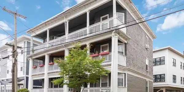 10 Beach Rd