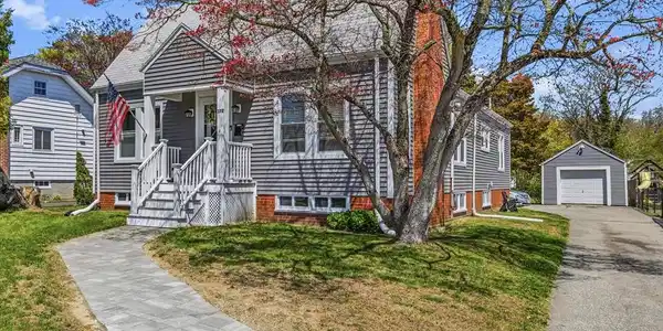 372 Buffinton St