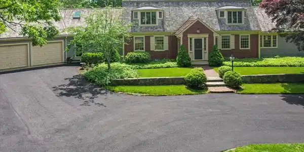 101 Two Ponds Road