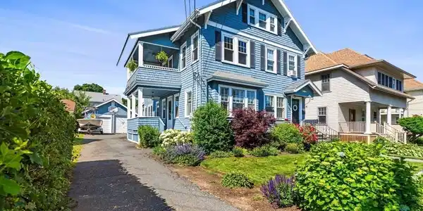 7 Endicott Avenue