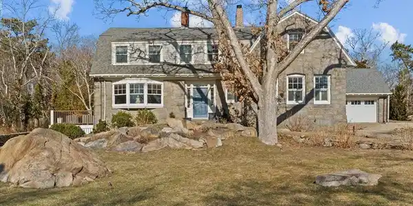 60 Phillips Ave