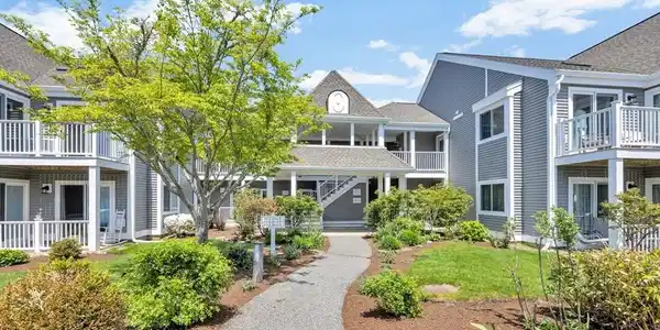 102 Fletcher Lane