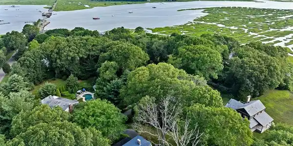 208 Damons Point Rd
