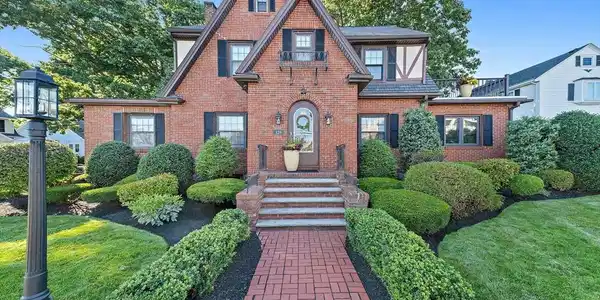 126 Sea St