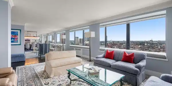 85 E India Row