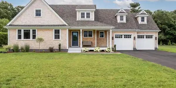 18 Seneca Lane