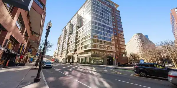 1 Charles St S