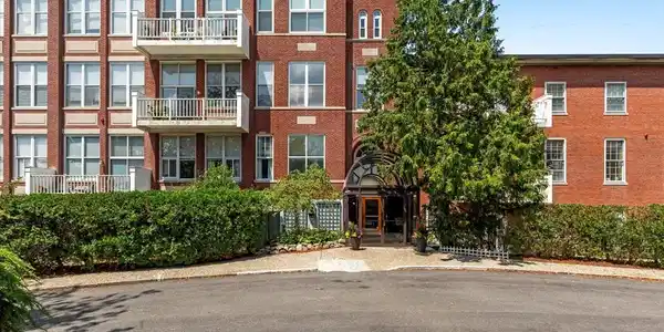 100 Parks St