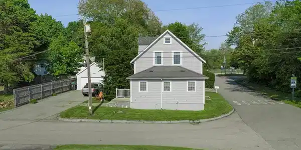 32 Mohill Ave