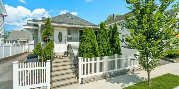 60 French St