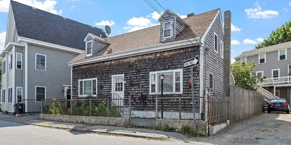 22 Taylor St