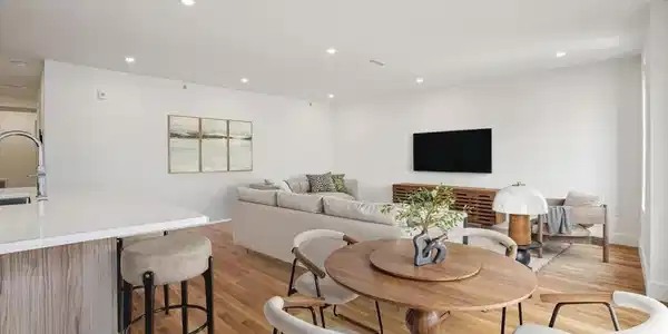 6 Devine Way