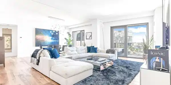 300 Pier 4 Blvd
