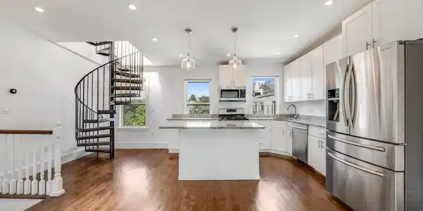 121 M St