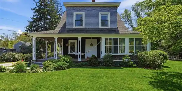 105 Scraggy Neck Rd
