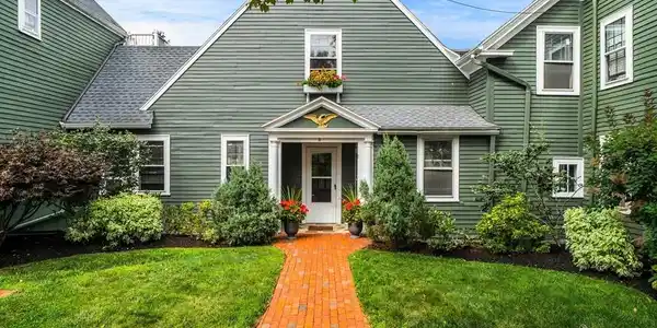 8 Franklin St