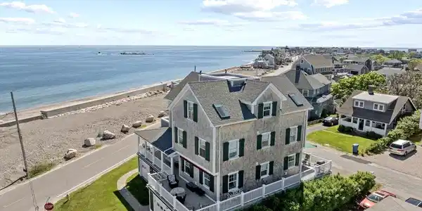 43 Oceanside Dr