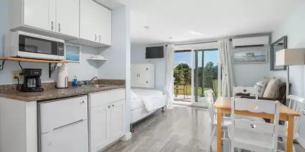 132 Shore Rd