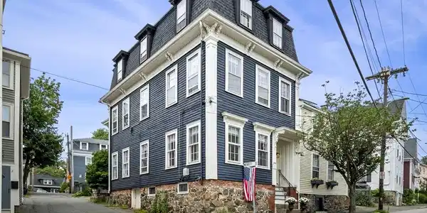 102 Front St