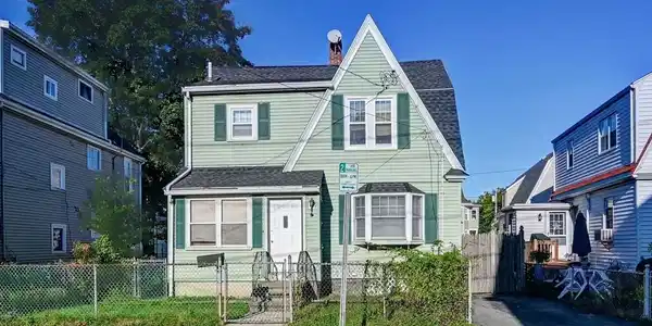 270 Newbury Ave