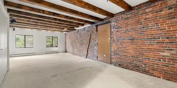170 Commercial St
