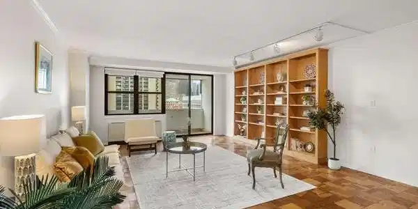 2 Hawthorne Pl