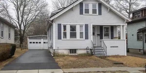 31 Hedge St