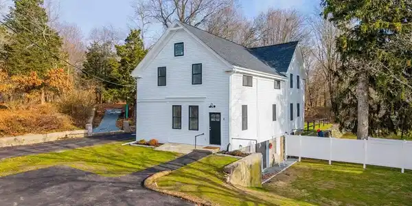 16 Water St