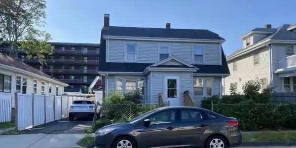 20 Ellington Rd