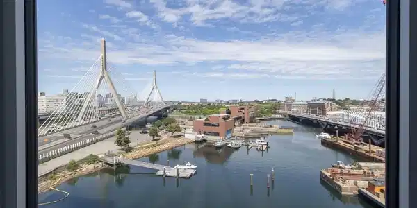 100 Lovejoy Wharf