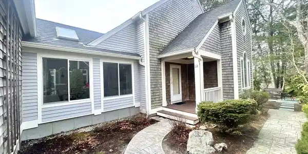 12 Gold Leaf Ln