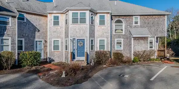 19 Harbor Hill Dr