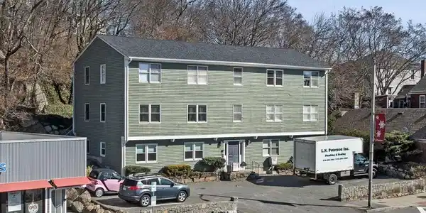 384 Main St