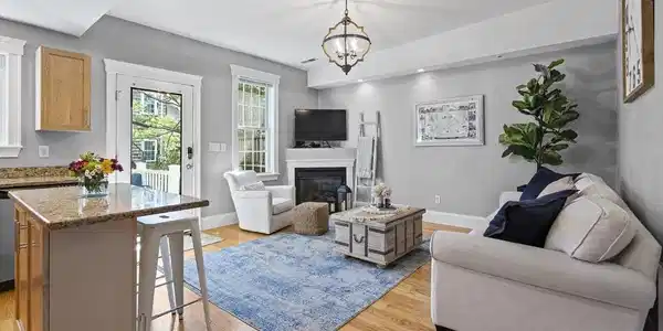 144 W 8th St