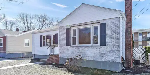 81 Putnam St