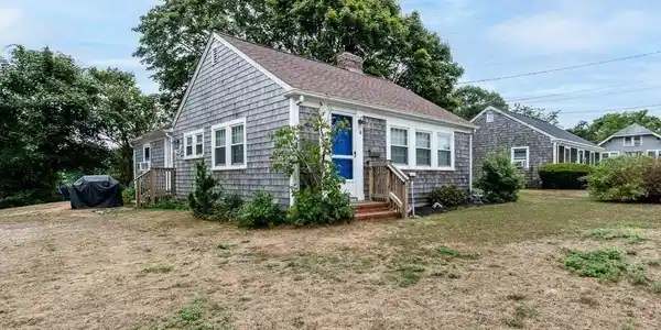 10 Standish Way
