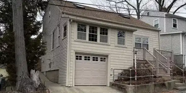 70 Colonial Rd