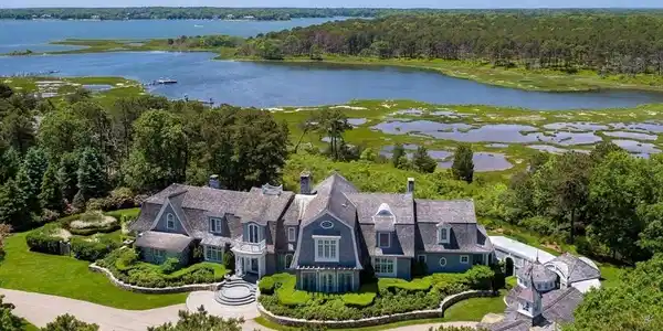 122 Pinquickset Cove Circle