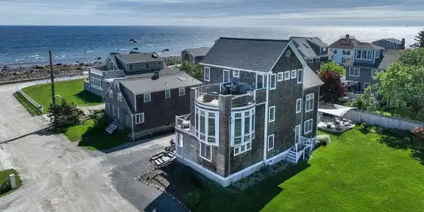 22 Bradford Ave