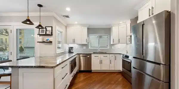 333 W 4th St